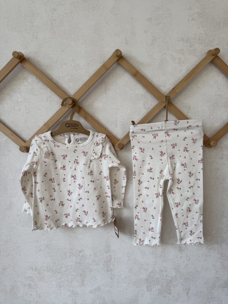 Костюмчик для дівчинки Flowers
